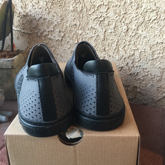 UGG women’s shoes size 8 - Picture 4 of 5